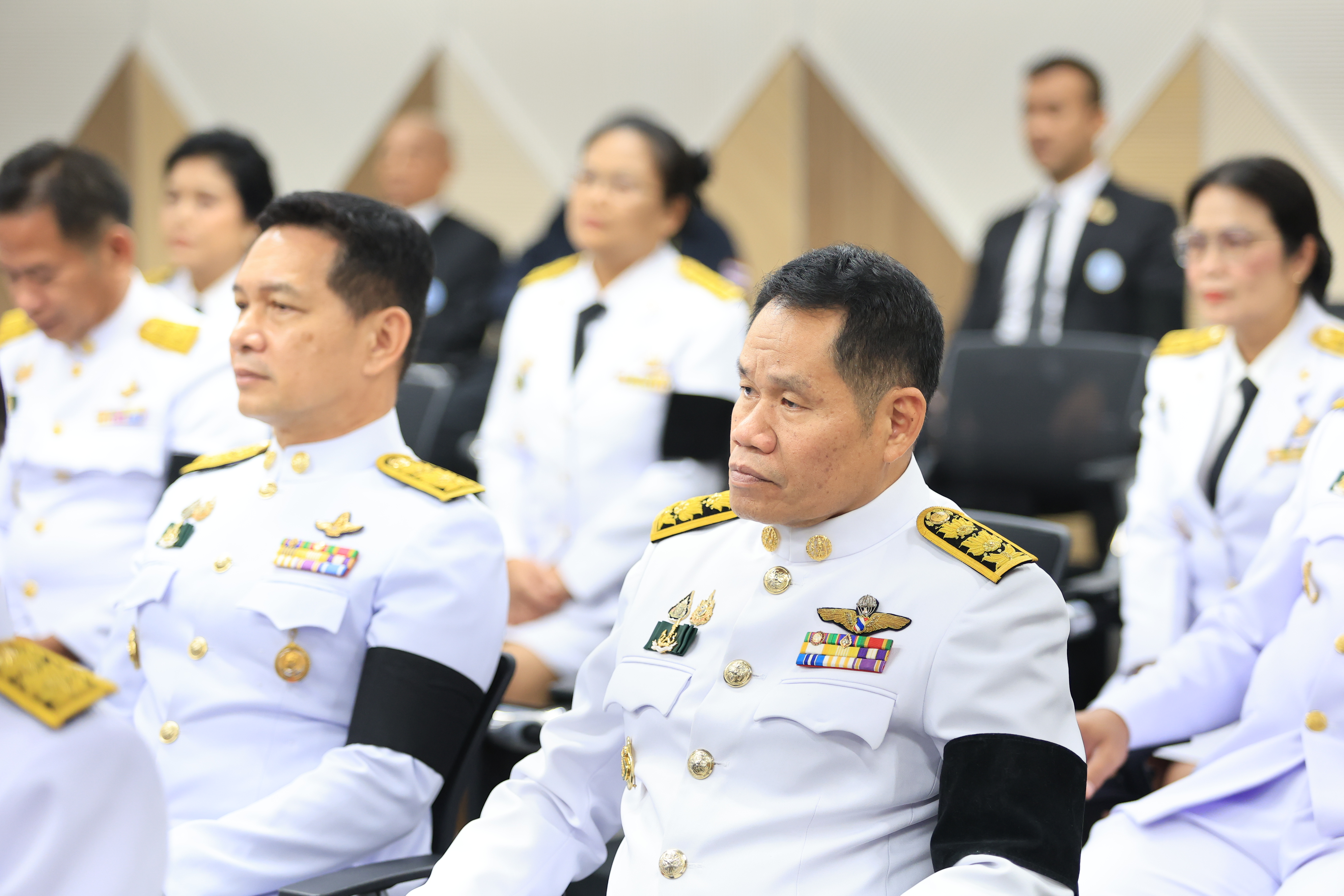 title - คณะผู้บริหาร ส.ป.ก. บันทึกเทปถวายพระพรชัยมงคล สมเด็จพระนางเจ้าสุทิดา พัชรสุธาพิมลลักษณ พระบรมราชินี เนื่องในโอกาสวันเฉลิมพระชนมพรรษา 48 พรรษา